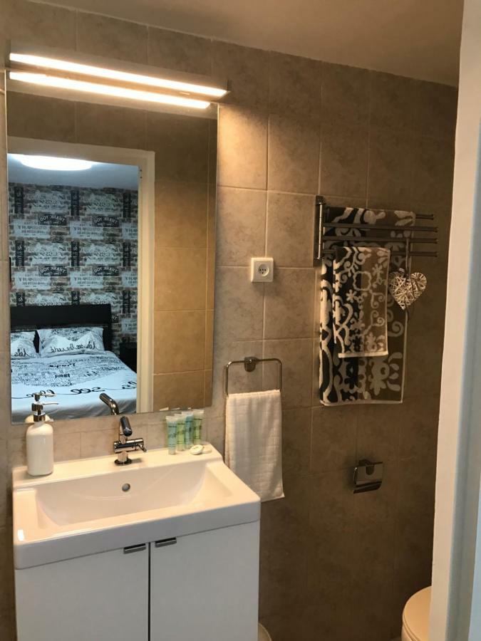 Cozy Modern Apartment Near The Sea In City Center Netanya Ngoại thất bức ảnh