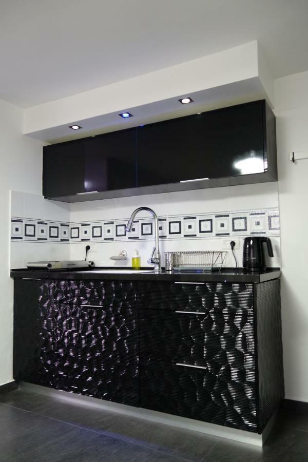 Cozy Modern Apartment Near The Sea In City Center Netanya Ngoại thất bức ảnh
